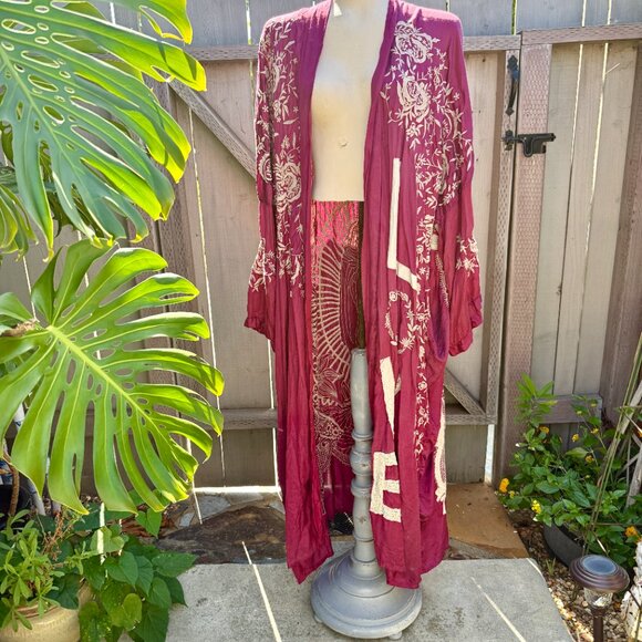 Magnolia Pearl Modal Satin Blessed Kimono Hibiscus NWT SOLD OUT - Picture 2 of 11